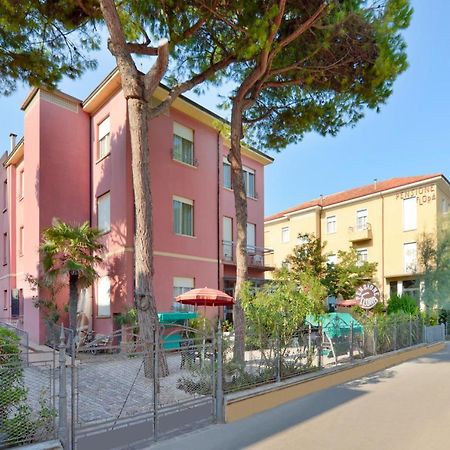 Hotel Flora Capri Cesenatico Exterior photo