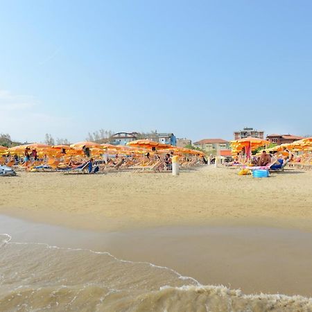 Hotel Flora Capri Cesenatico Exterior photo